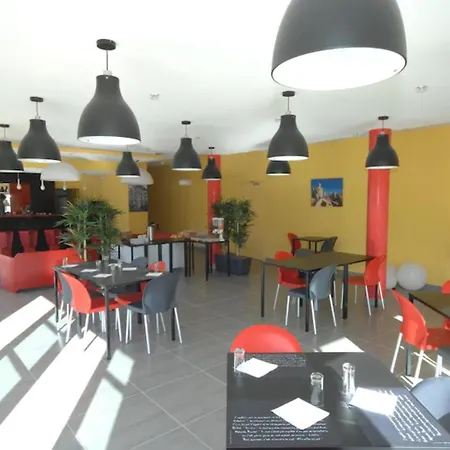 6 Personnes - Piscine - Terrasse - Parking & Clim