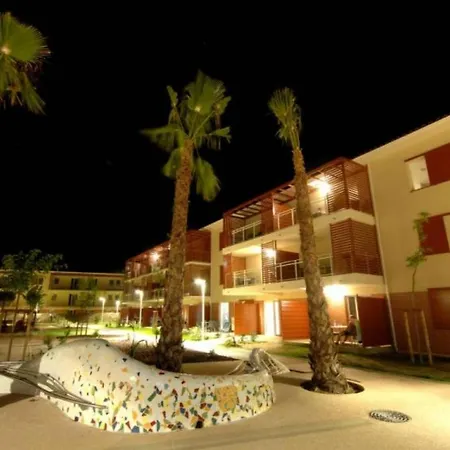6 Personnes - Piscine - Terrasse - Parking & Clim Apartmán