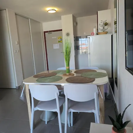 6 Personnes - Piscine - Terrasse - Parking & Clim *