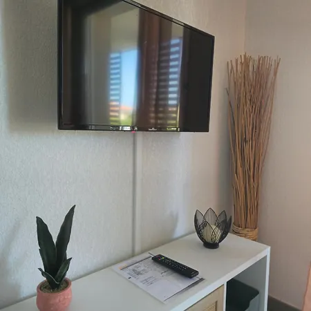 6 Personnes - Piscine - Terrasse - Parking & Clim Apartment *