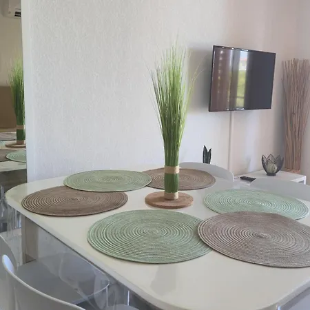 6 Personnes - Piscine - Terrasse - Parking&clim
