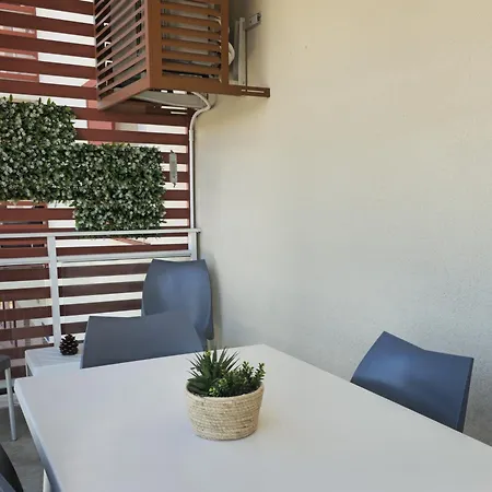 6 Personnes - Piscine - Terrasse - Parking & Clim *